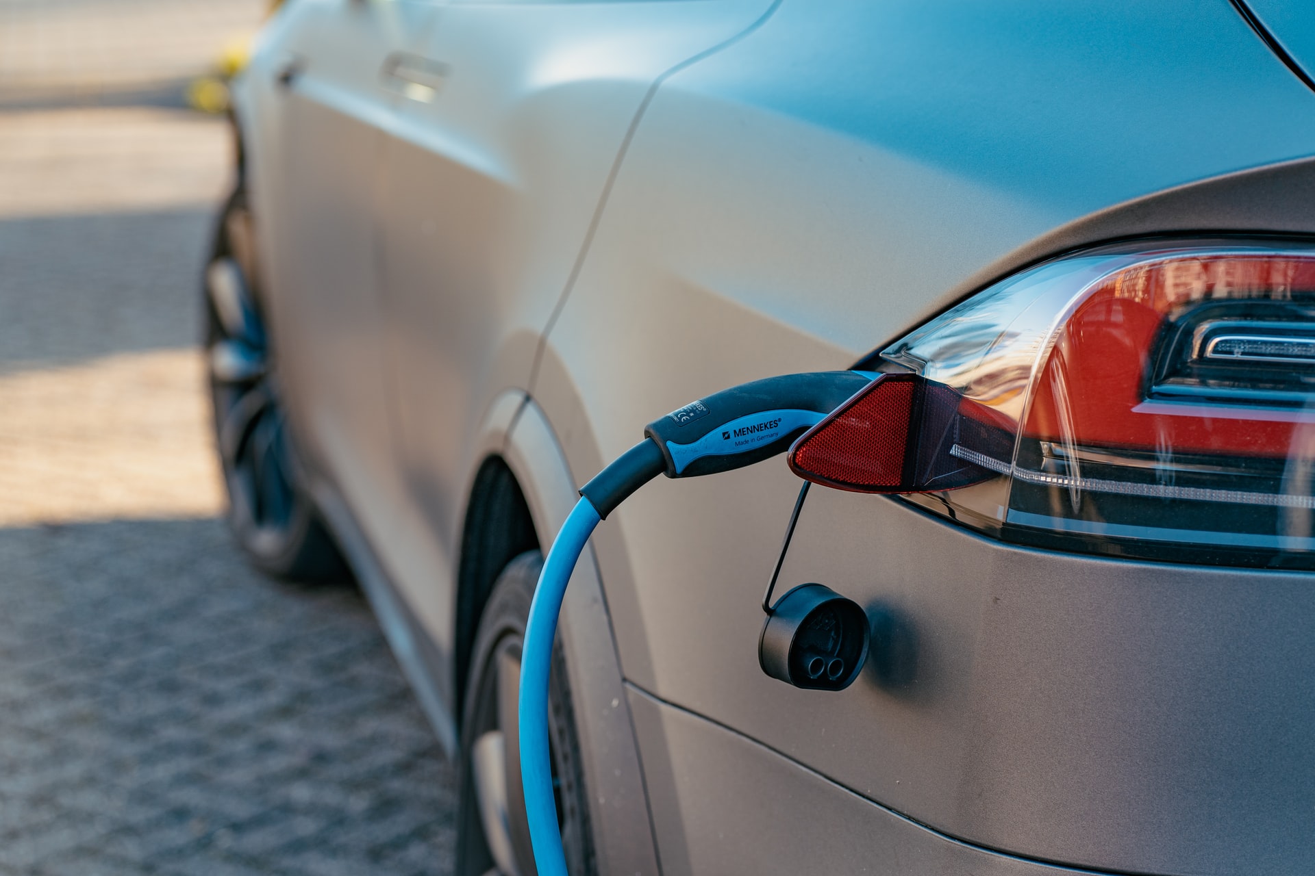 Zasady bezpieczeństwa przy pojazdach elektrycznych